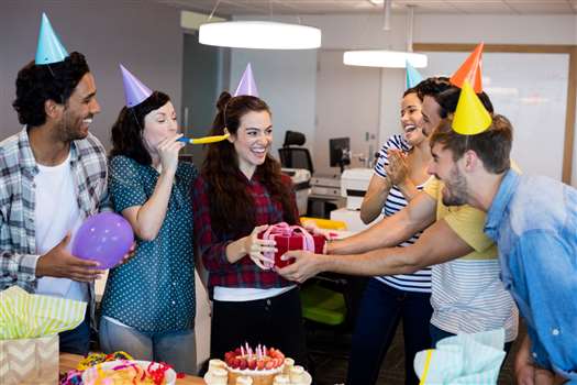 Corporate Gifting - 10 Office Gift Ideas for Your Employees For Any Occasion Corporate Gifting - 10 Office Gift Ideas for Your Employees For Any Occasion